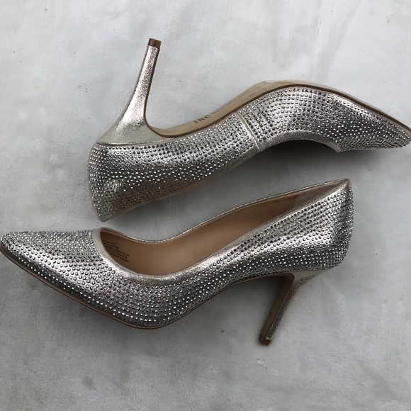 🆕 INC Rhinestone Pointed toe pumps gold 7.5M - Picture 2 of 8